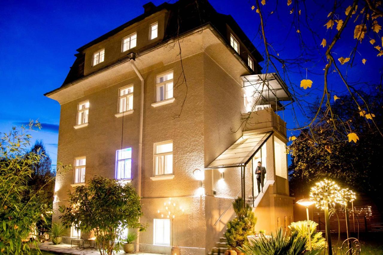Family Wellhouse Green Garden Direct In Salzburg, Sunny Big Garden, Up To 16 Pax, Bikes For Free, Bbq, Sunbeds, Parking For Free, 15 Min Sound Of Music Bagian luar foto
