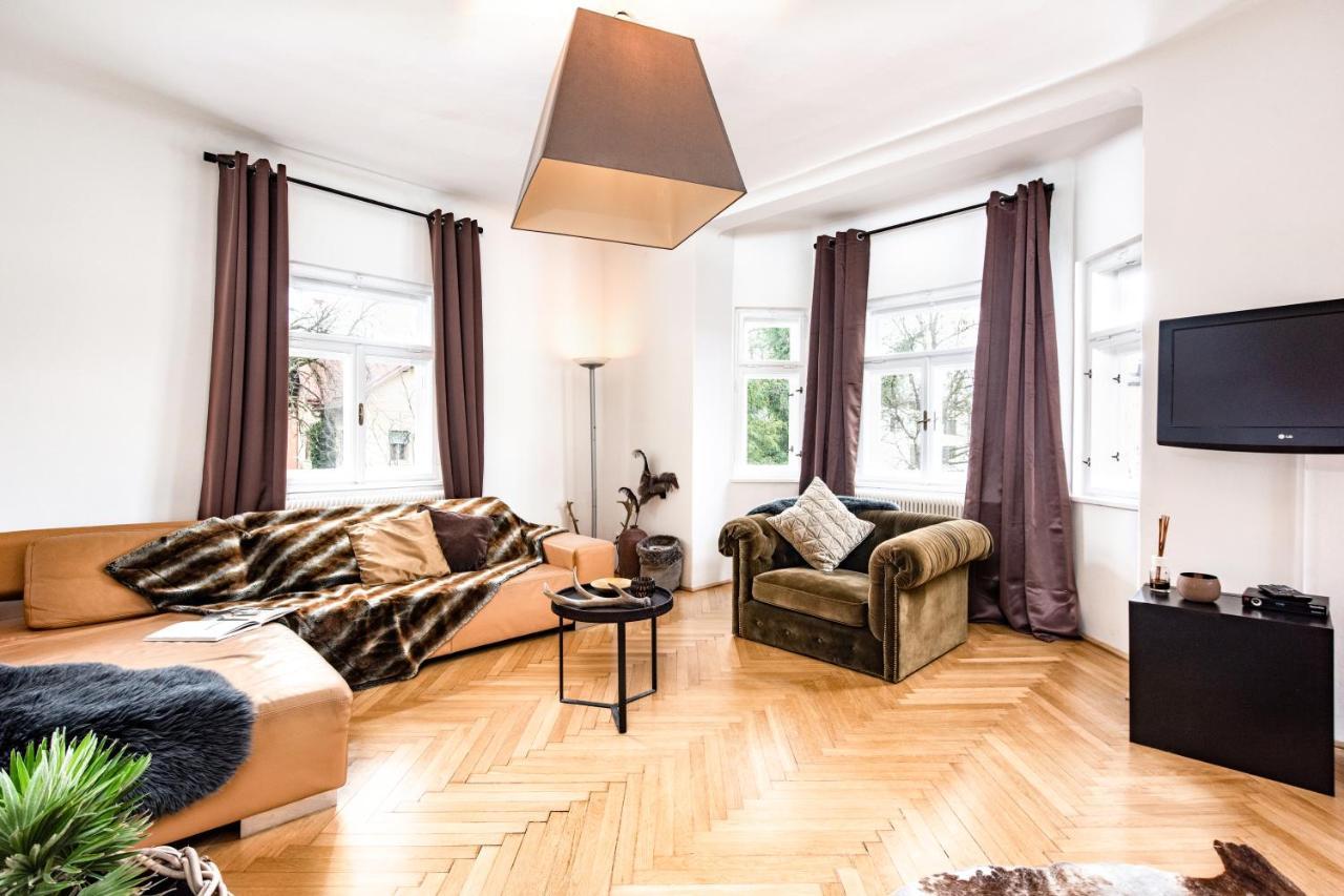 Family Wellhouse Green Garden Direct In Salzburg, Sunny Big Garden, Up To 16 Pax, Bikes For Free, Bbq, Sunbeds, Parking For Free, 15 Min Sound Of Music Bagian luar foto