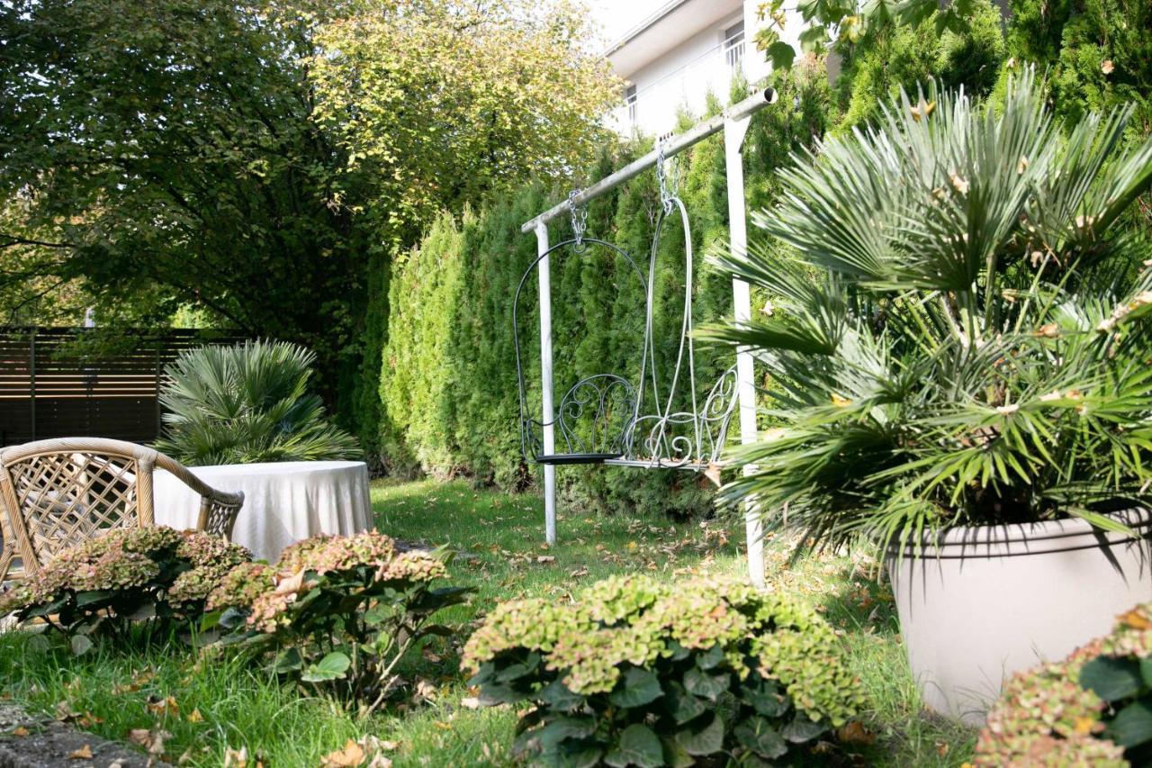Family Wellhouse Green Garden Direct In Salzburg, Sunny Big Garden, Up To 16 Pax, Bikes For Free, Bbq, Sunbeds, Parking For Free, 15 Min Sound Of Music Bagian luar foto