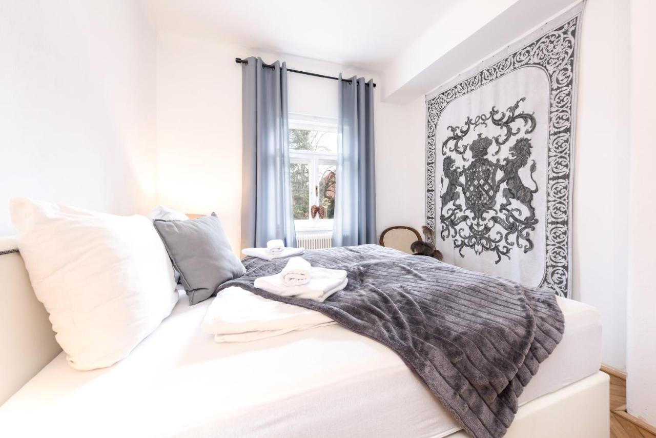 Family Wellhouse Green Garden Direct In Salzburg, Sunny Big Garden, Up To 16 Pax, Bikes For Free, Bbq, Sunbeds, Parking For Free, 15 Min Sound Of Music Bagian luar foto