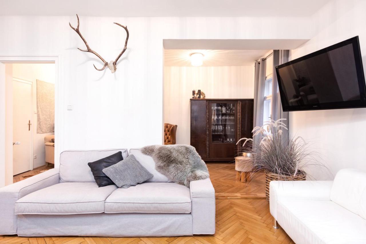 Family Wellhouse Green Garden Direct In Salzburg, Sunny Big Garden, Up To 16 Pax, Bikes For Free, Bbq, Sunbeds, Parking For Free, 15 Min Sound Of Music Bagian luar foto
