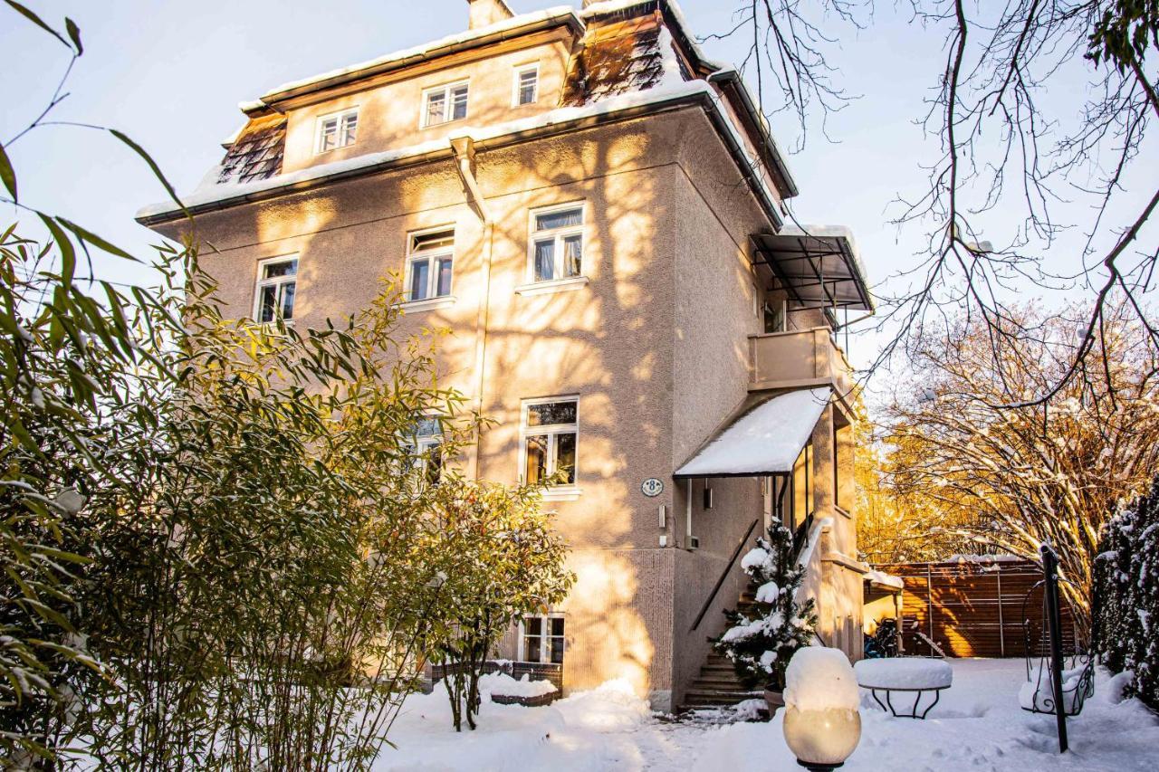 Family Wellhouse Green Garden Direct In Salzburg, Sunny Big Garden, Up To 16 Pax, Bikes For Free, Bbq, Sunbeds, Parking For Free, 15 Min Sound Of Music Bagian luar foto