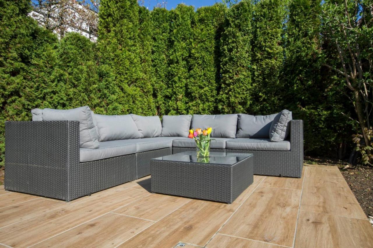 Family Wellhouse Green Garden Direct In Salzburg, Sunny Big Garden, Up To 16 Pax, Bikes For Free, Bbq, Sunbeds, Parking For Free, 15 Min Sound Of Music Bagian luar foto